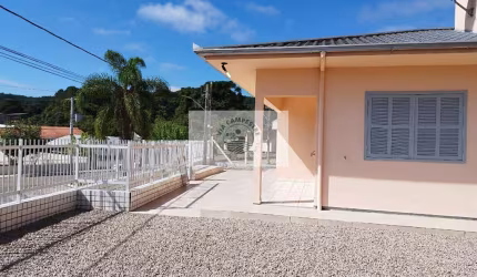 Residência comercial bem no centro de Campo Alegre/SC, localização excepcional !!