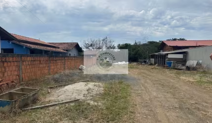 Terreno com 428,00 m², escriturado, ja aterrado, 200 metros da Rua Paraná