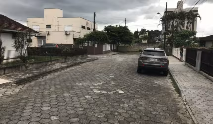 Residencia averbada no Bom Retiro, 4 dormitorios, pode ser financiada