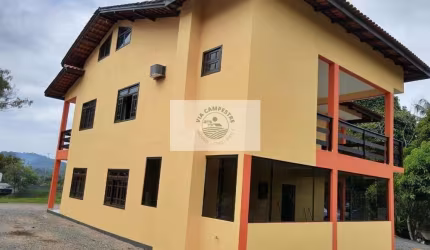 Sobrado residencial com 294 m² com amplo terreno de 19.589 m², aceita permuta