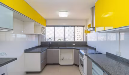 Apartamento com 3 dormitórios à venda,134.00 m , por R  650.000,00 a 400 metros do Jardim Botânico.