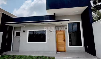 CASA À VENDA!!! Localizada a 5 min. do Centro da Fazenda Rio Grande,área com super valorização em ótima localização!