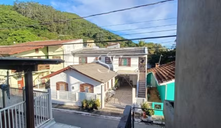 Casa e apartamento venda de 02 andares e com 04 Dormitórios 03 banheiros no bairro Pântano do Sul em Florianópolis-SC