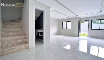 Sobrado com 3 dormitórios à venda, 160 m² por R$ 699.000,00 - Uberaba - Curitiba/PR