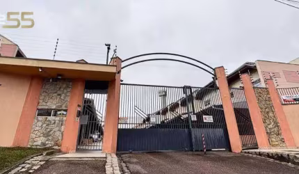 Sobrado - 2 Quartos e 2 Vagas de Garagem - Em Condomínio no Xaxim