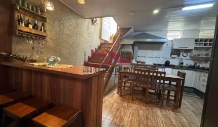 Excelente Casa Residencial com Sala Comercial !!!