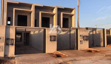 Sobrado à venda na Colônia Dona Luíza com 80m²