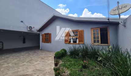 Casa com 3 quartos à venda e ponto comercial