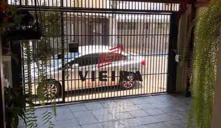 SOBRADO  PRONTO PARA MORAR COM PORTÃO AUTOMÁTICO.