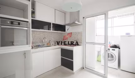 LINDO APARTAMENTO TOTALMENTE REFORMADO.