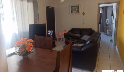 CASA MARAVILHOSA COM EDICULA, COM 02 VAGAS!