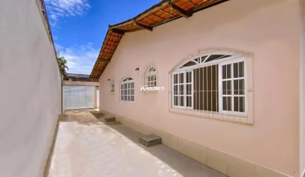 Casa com 3 quartos à venda na Rua Elísio Mariano, 71, Sol Nascente, Guarapari por R$ 650.000