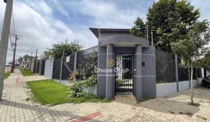 Seu Paraíso Particular em Cascavel: Sobrado Espetacular com Amplo Espaço