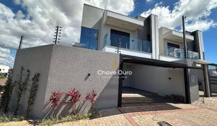 Sobrado com 3 Suítes na Região da FAG