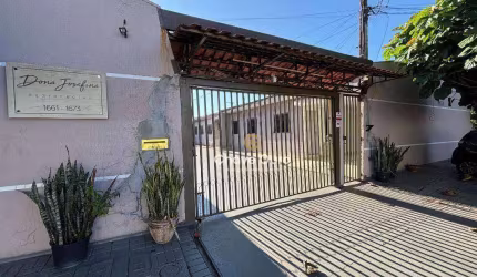 Lote/Casa em pequeno condomínio no Universitário