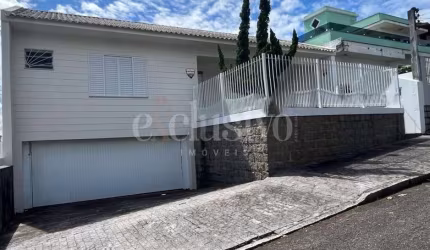 Casa com 3 quartos à venda na Rua Desembargador Pedro Silva, 999, Itaguaçu, Florianópolis por R$ 1.900.000