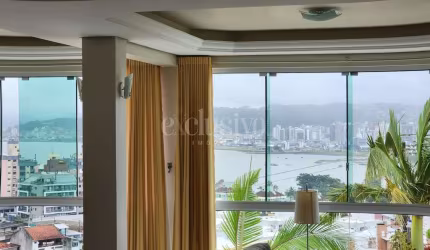 Casa com 3 quartos à venda na Rua Aldo Luz, 236, Itaguaçu, Florianópolis por R$ 2.200.000