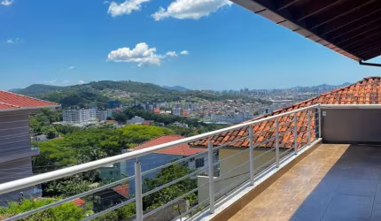 Bela Casa 4 Dormitórios próxima ao Centro Histórico de São José