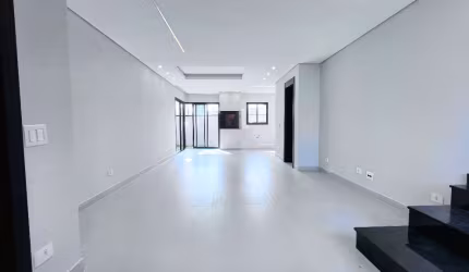 LINDO SOBRADO EM CONDOMÍNIO FECHADO