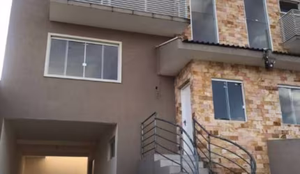 Casa com 3 quartos à venda no Parque do Embu, Colombo  por R$ 590.000