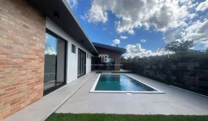 Casa com Piscina: 3 Suítes e Aceita Troca - Água Santa