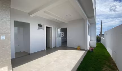 Casa ampla e bem iluminada, com lindo quintal verde - Desbravador