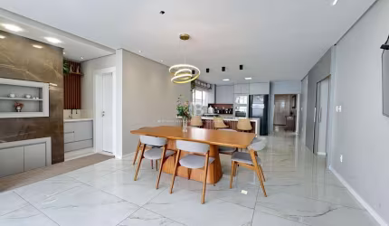 Casa semimobiliada no Paraíso com piscina, 2 suítes e closet