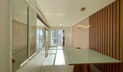 Apartamento semimobiliado com suíte e 2 vagas no Centro de Chapecó