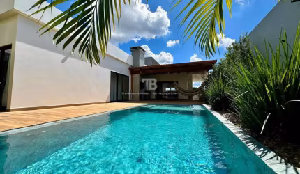 Casa térrea com piscina à venda no bairro Santos Dumont, em Chapecó