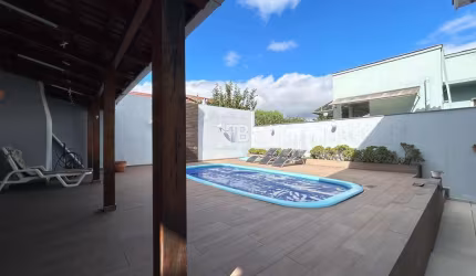 Casa à venda no bairro Santa Maria, Chapecó – 4 quartos, suíte e área de lazer