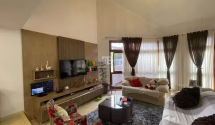 Casa espaçosa à venda no bairro Maria Goretti, Chapecó – 4 quartos e piscina