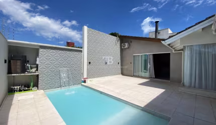 Casa com 3 Quartos e Piscina à Venda no Jardim Itália, Chapecó