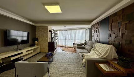 Apartamento mobiliado à venda no Centro com 3 quartos e 4 vagas de garagem