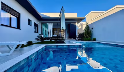 Casa à venda no Jardim Europa com 3 quartos, 2 suítes e área com piscina