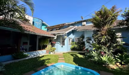 Casa e natureza no Universitário - 4 Quartos, Piscina, 3 Vagas