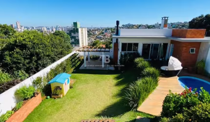 Casa de Alto Padrão em Chapecó - 3 Quartos com suíte, Piscina e Terraço