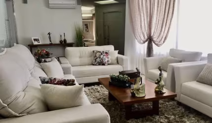 Casa de alto padrão com 3 suítes - Próximo ao Ryal do Presidente Médici