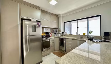 Apartamento com 3 quartos, sacada e 2 vagas à venda no Centro de Chapecó