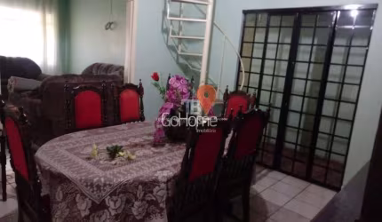 Casa com 5 Quartos e Ampla Área, Próximo ao Clube Campeche