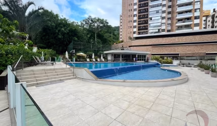 Apartamento no Bairro Itacorubi com 4 dormitórios sendo 1 suíte
