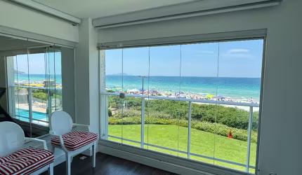 Apartamento finamente decorado na praia dos Ingleses, Pé na areia, vista mar.