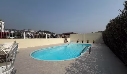 Casa aconchegante 4 quartos (1 suíte) no Córrego Grande