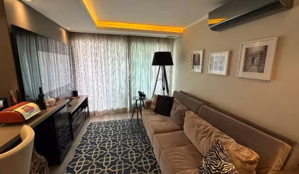 Apartamento finamente mobiliado e decorado no centro.  Nereu Ramos com Rio Branco.