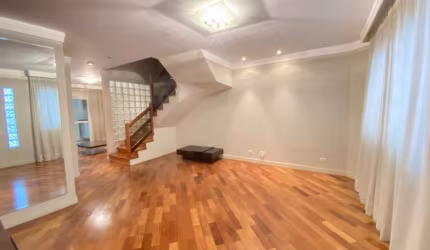 Casa Sobrado em Água Verde - Curitiba, PR
