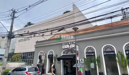 Quiosque em galeria no Batel.