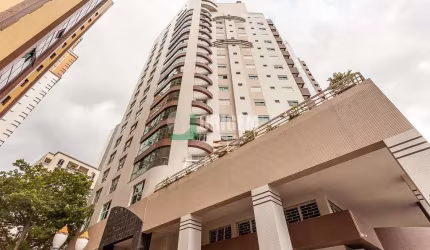 Apartamento com 296m2 útil no Água Verde