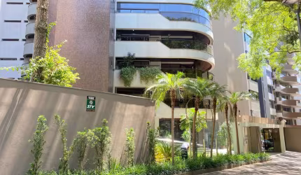 Apartamento com 351m2 útil em frente ao Curitibano.