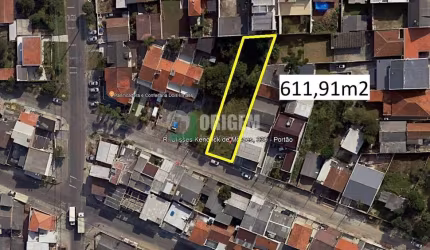 Terreno com 611m2 no Portão.