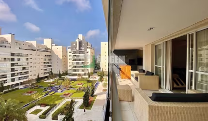 Apartamento  em condomínio clube no Água Verde, com 3 suítes, churrasqueira a carvão e três vagas.