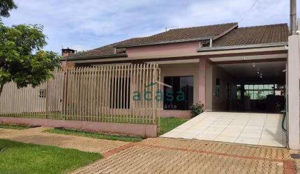Casa com três quartos no Universitário